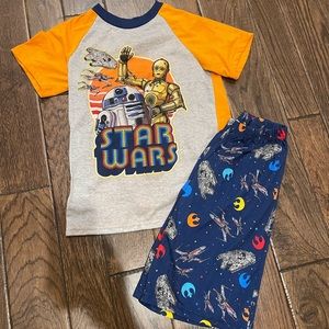 4 sets Boys PJs Size Medium